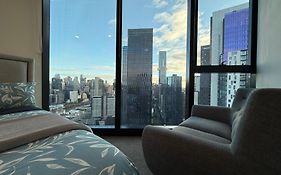 Prime Location In Southbank - Shadow Play Apartment
